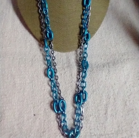 Claire's silvertone blue anodized aluminum necklace - Picture 1 of 5